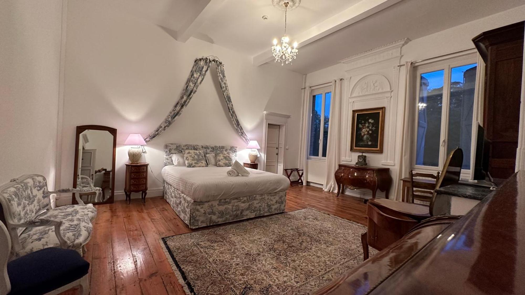 Le Manoir De Hotel *