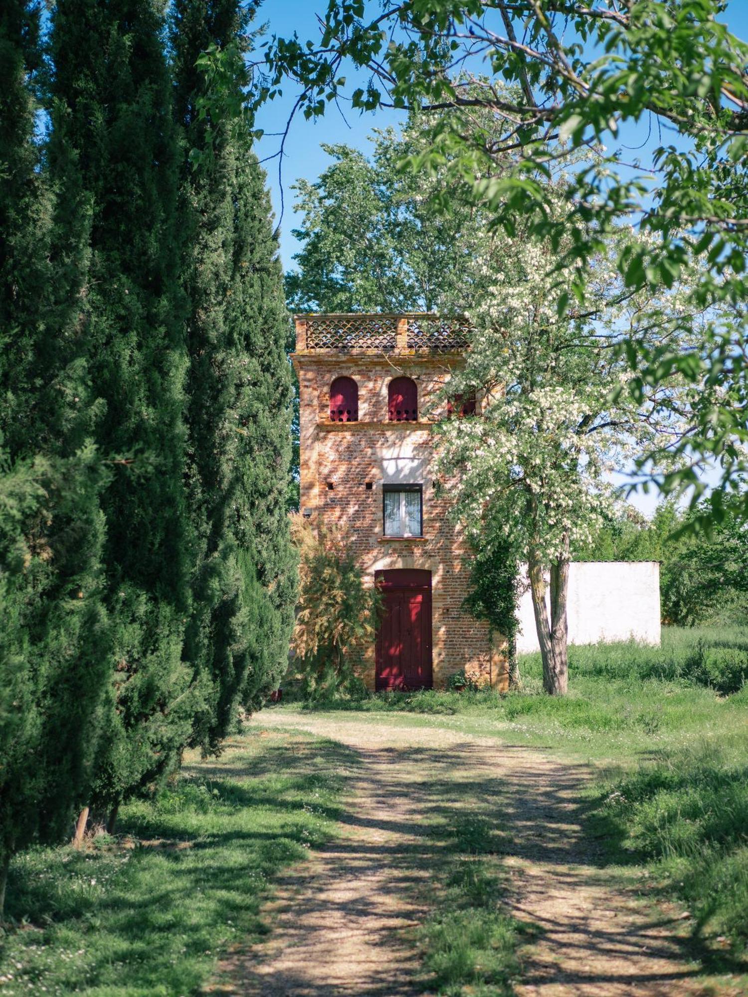 Le Manoir De *