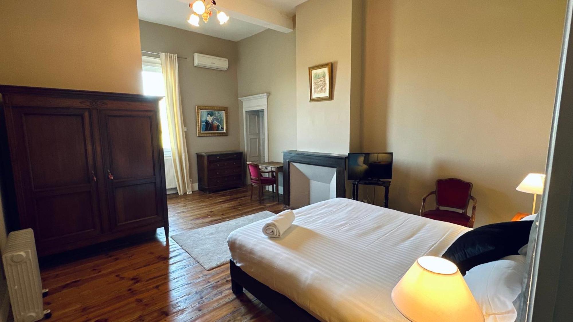 Le Manoir De Hotel *