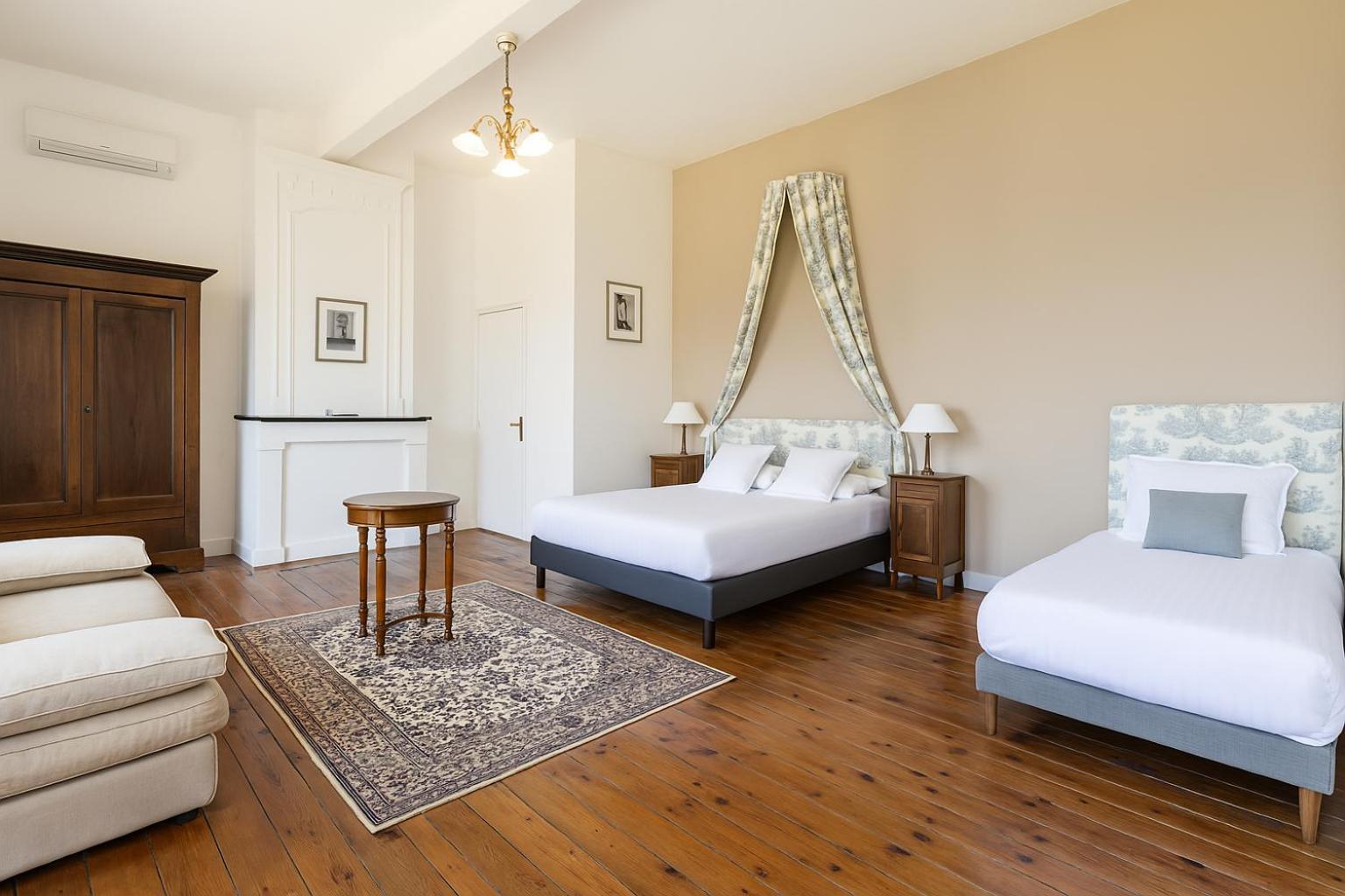 Le Manoir De Hotel *