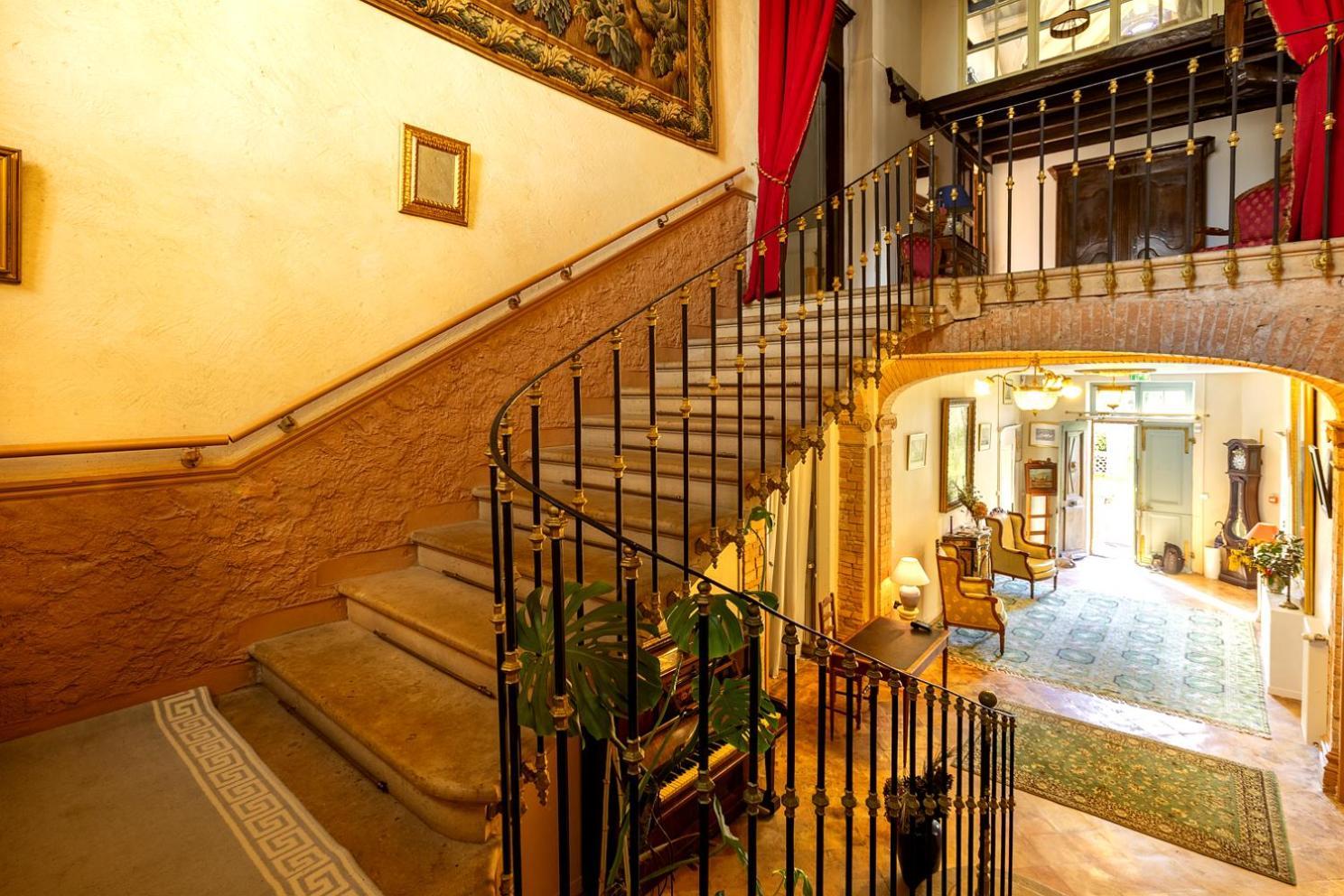 Le Manoir De *